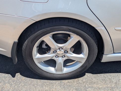 Used 2006 Subaru Legacy 2.5i Limited image 6