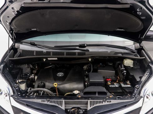 Used 2020 Toyota Sienna LE AWD/4WD image 23