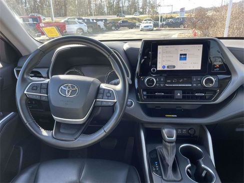 Used 2023 Toyota Highlander XLE image 15