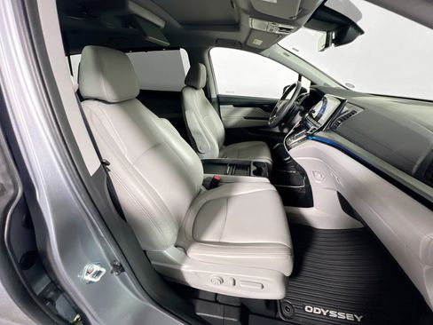 Used 2023 Honda Odyssey Touring image 32