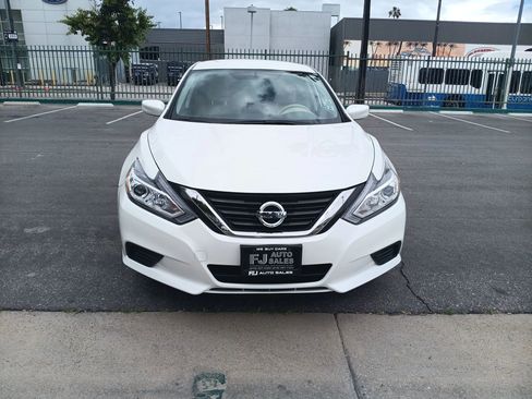 Used 2017 Nissan Altima 2.5 S w/ Power Driver Seat Package FWD image 2