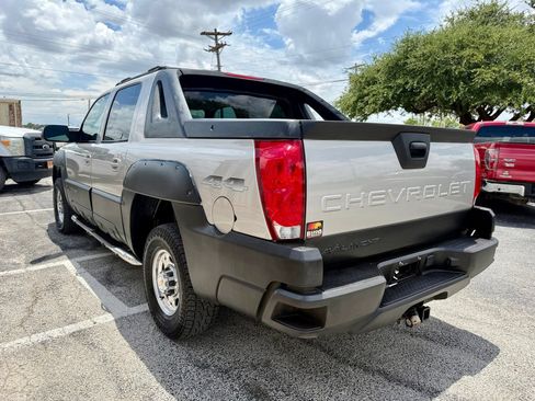 Used 2004 Chevrolet Avalanche 2500 w/ Preferred Equipment Group AWD/4WD image 5
