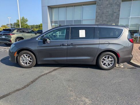 Used 2023 Chrysler Voyager LX FWD image 8