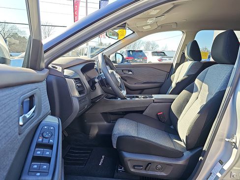 Certified 2023 Nissan Rogue SV image 14