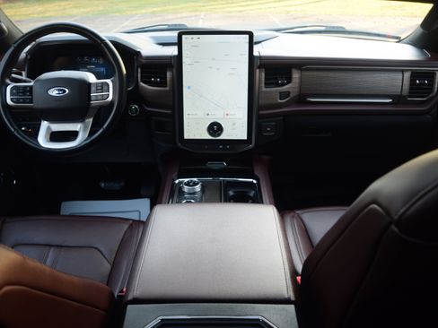 Used 2022 Ford Expedition Max Limited image 8