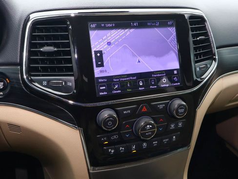 Used 2021 Jeep Grand Cherokee Limited w/ Luxury Group II RWD image 26