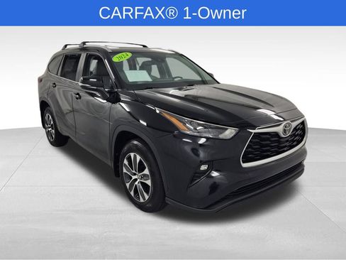 Used 2024 Toyota Highlander XLE AWD/4WD image 1