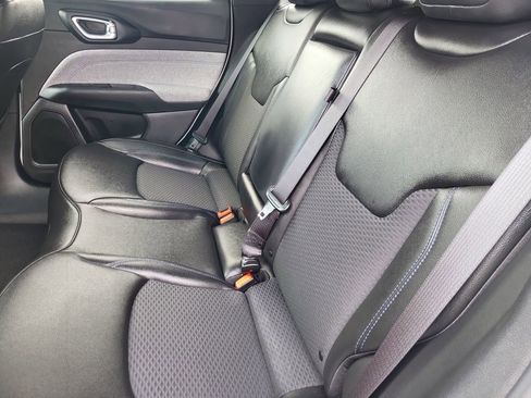 Used 2025 Jeep Compass Latitude AWD/4WD image 12