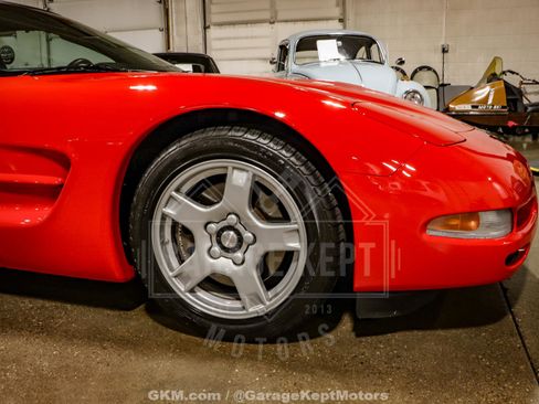 Used 1997 Chevrolet Corvette Coupe w/ Roof Pkg image 51