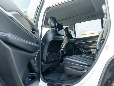 Used 2023 Jeep Grand Cherokee L Limited w/ Luxury Tech Group II image 29