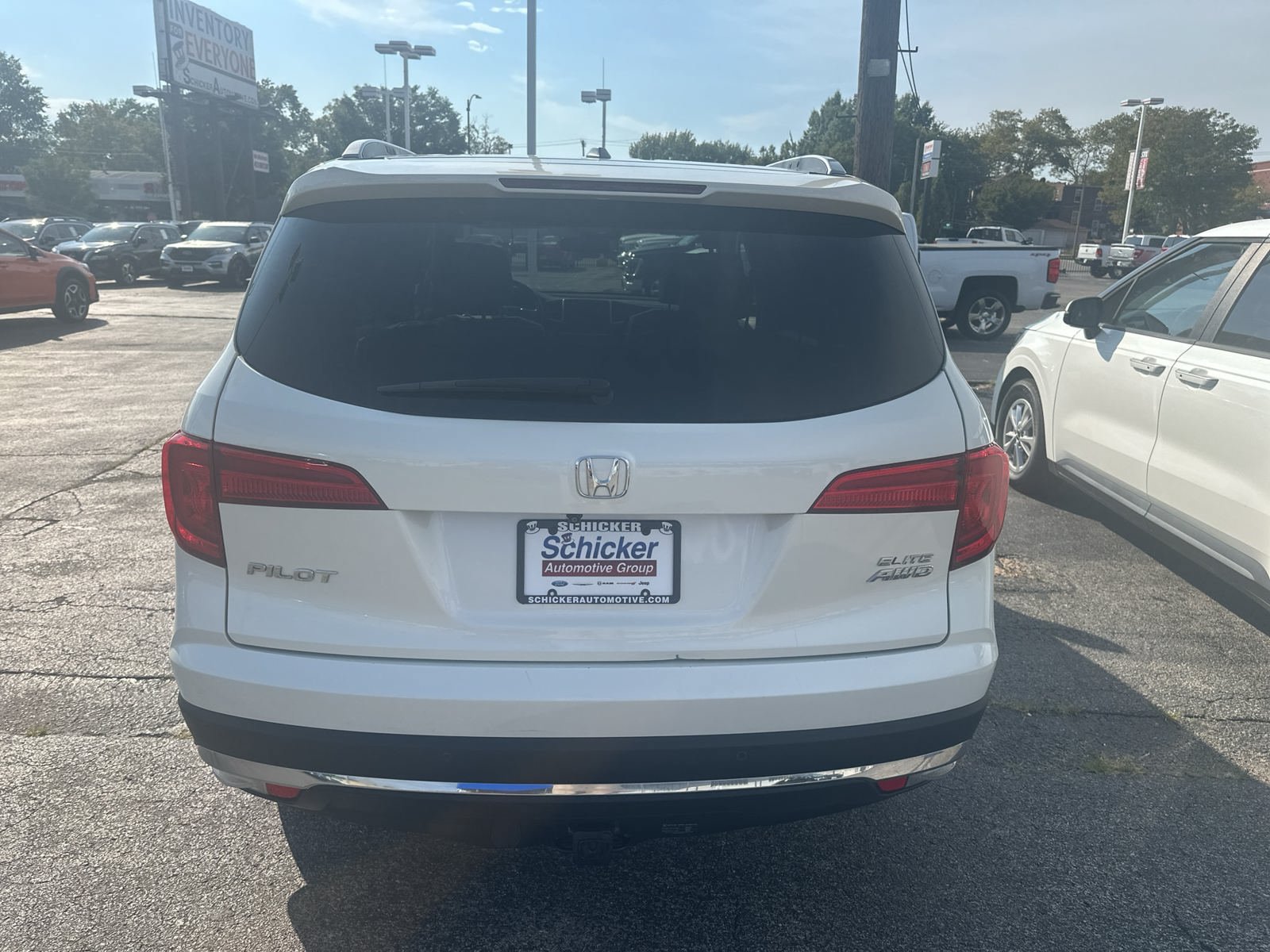Used 2017 Honda Pilot Elite image 2