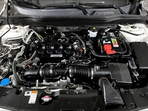 Used 2018 Honda Accord Touring image 13