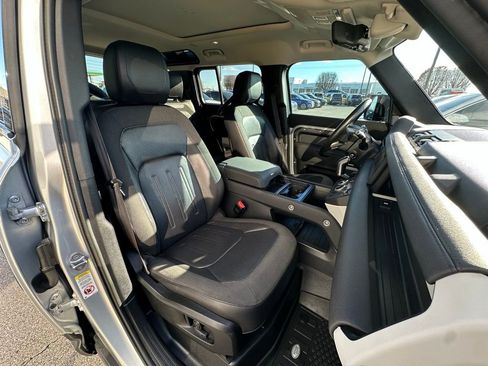 Used 2020 Land Rover Defender 110 First Edition image 36