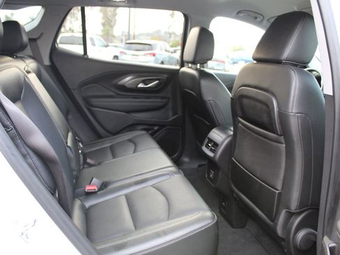 Used 2024 GMC Terrain SLT image 15