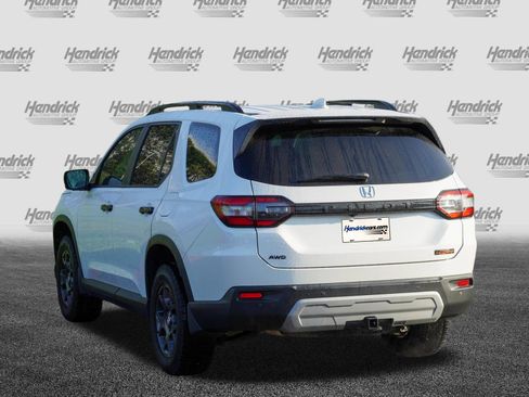 Used 2025 Honda Pilot TrailSport image 6