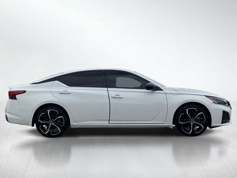 Used 2023 Nissan Altima 2.5 SR w/ SR Premium Package FWD image 10