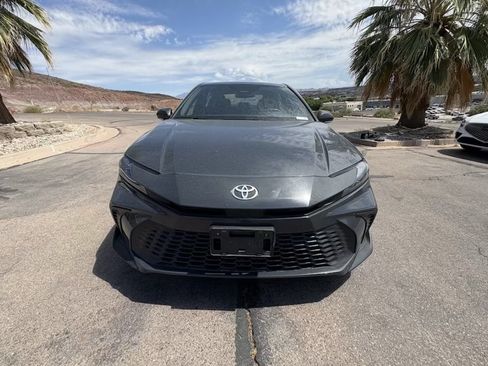 Used 2025 Toyota Camry SE FWD image 8