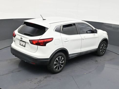 Used 2019 Nissan Rogue Sport S image 16