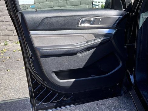 Used 2017 Ford Explorer XLT w/ Equipment Group 202A FWD image 21