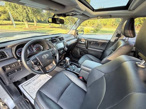 Used 2019 Toyota 4Runner TRD Off-Road Premium AWD/4WD image 7
