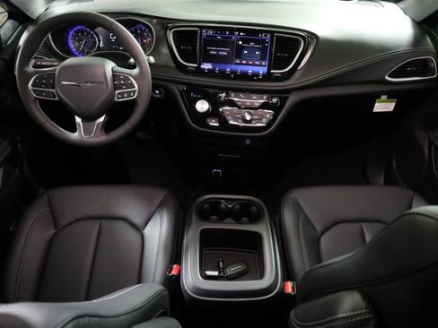 New 2026 Chrysler Pacifica Select image 15