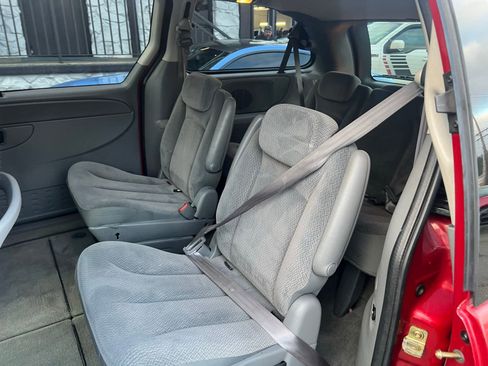 Used 2005 Dodge Grand Caravan SXT w/ Premium Group image 13