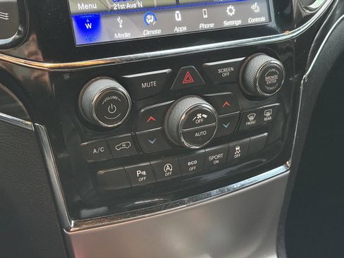 Used 2019 Jeep Grand Cherokee Limited image 31