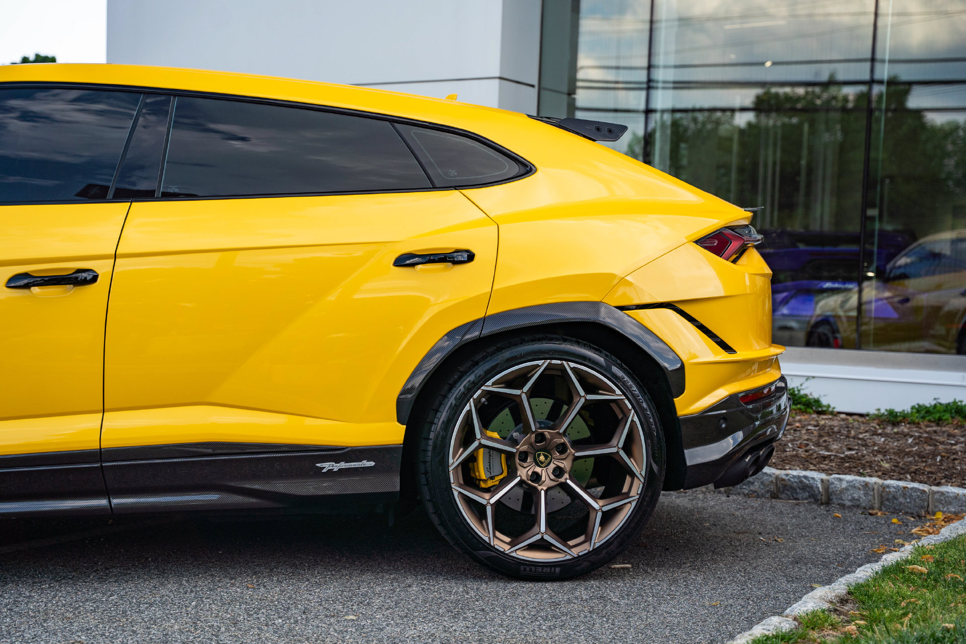 Used 2024 Lamborghini Urus Performante AWD/4WD image 11