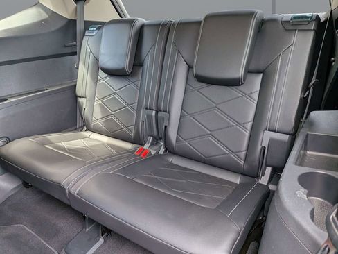 Used 2024 Volkswagen Atlas SE image 13