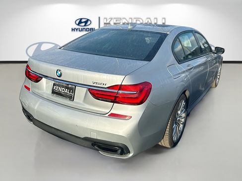 Used 2019 BMW 750i w/ M Sport Package image 6