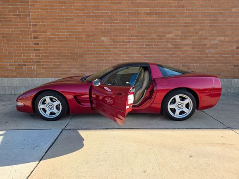 Used 1999 Chevrolet Corvette Coupe w/ Memory Pkg RWD image 8