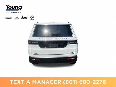 Used 2023 Jeep Grand Wagoneer Series III AWD/4WD image 4