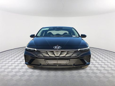 New 2026 Hyundai Elantra SE image 2