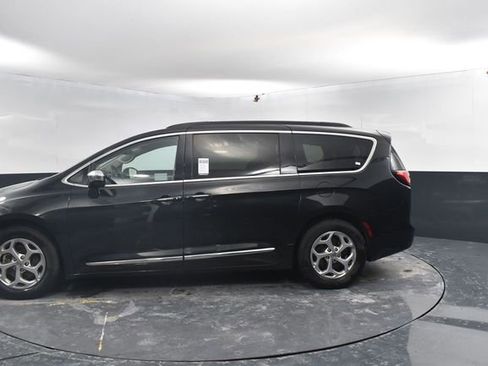 Used 2023 Chrysler Pacifica Limited FWD image 5