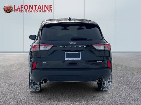 Used 2022 Ford Escape SE w/ SE Sport Appearance Package image 6