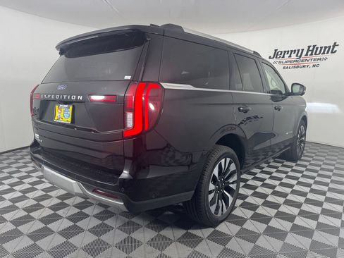Used 2025 Ford Expedition Platinum w/ Driver's Package AWD/4WD image 7