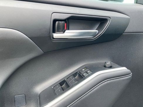 Certified 2024 Toyota Highlander XLE image 13