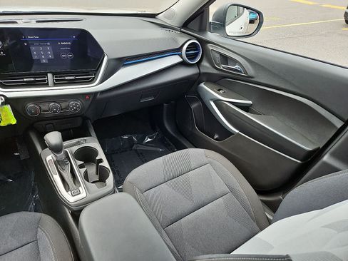 Used 2025 Chevrolet Trax LS FWD image 12