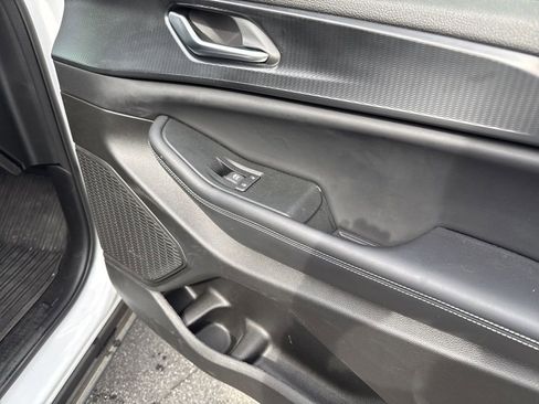 Used 2024 Jeep Grand Cherokee Altitude image 19