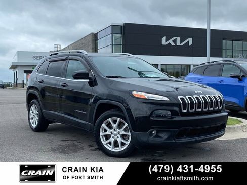 Used 2018 Jeep Cherokee Latitude FWD image 1