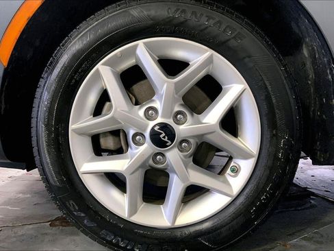 Used 2025 Kia Soul LX w/ LX Technology Package FWD image 9