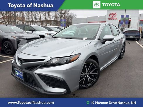 Used 2023 Toyota Camry SE image 1