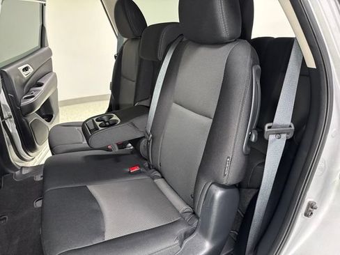 Used 2020 Nissan Pathfinder S AWD/4WD image 23