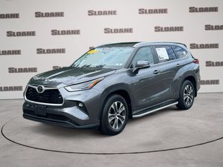 Used 2023 Toyota Highlander XLE AWD/4WD video 1