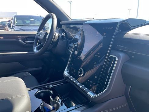 New 2026 GMC Yukon XL Elevation image 30