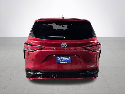 Used 2024 Toyota Sienna XSE image 7