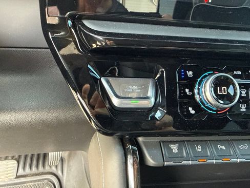 Used 2025 GMC Sierra 2500 AT4X AWD/4WD image 29