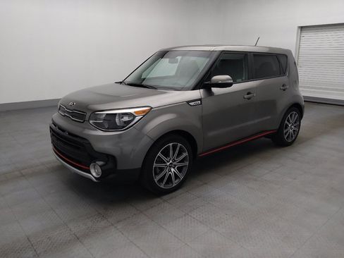 Used 2019 Kia Soul ! FWD image 2