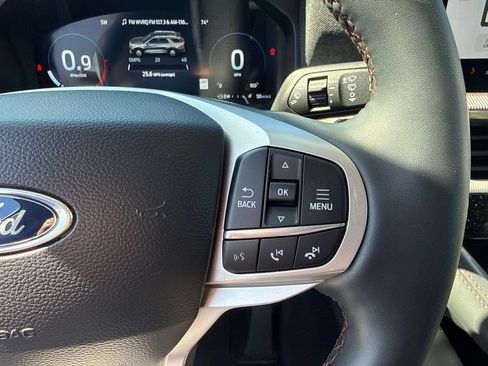 Used 2025 Ford Explorer Active AWD/4WD image 21