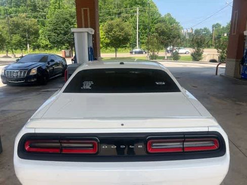 Used 2019 Dodge Challenger SXT RWD image 9